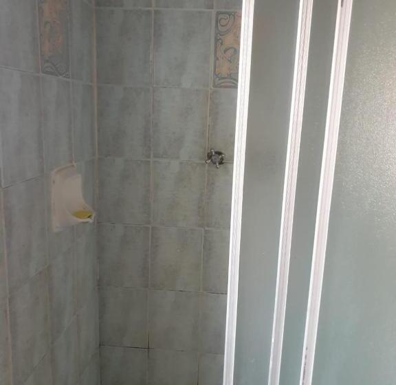 بنسيون 104 Oliver Lea Drive