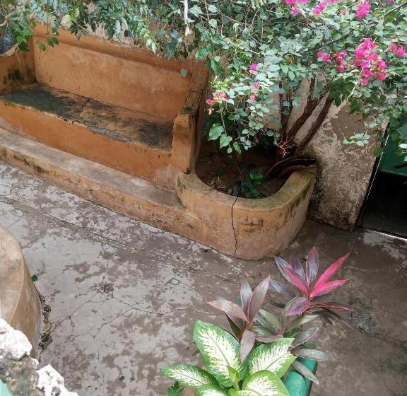 پانسیون Tabassam House