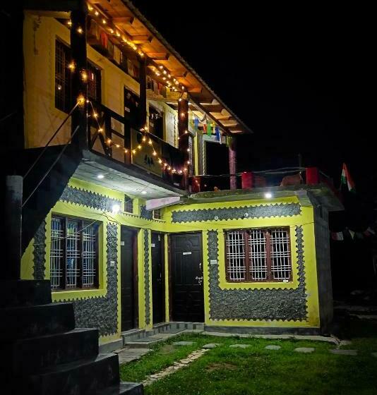 Yellow Bird Hostel & Cafe