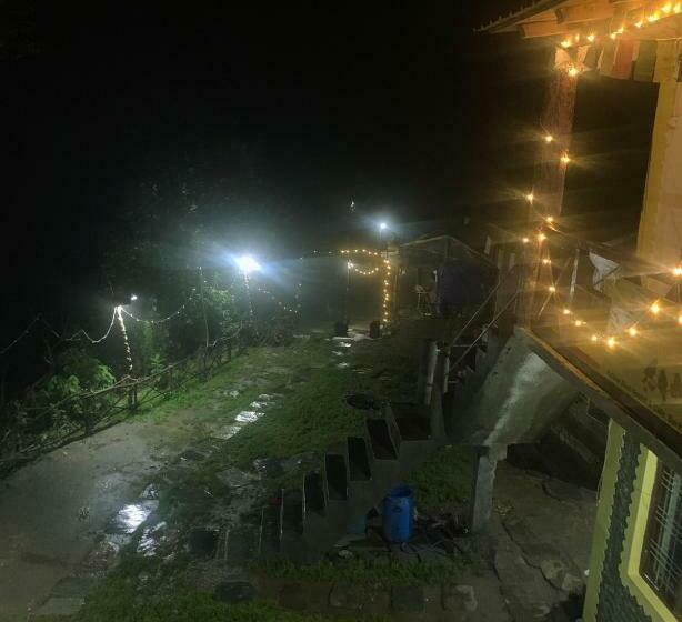 Yellow Bird Hostel & Cafe