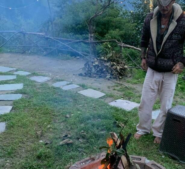 Yellow Bird Hostel & Cafe