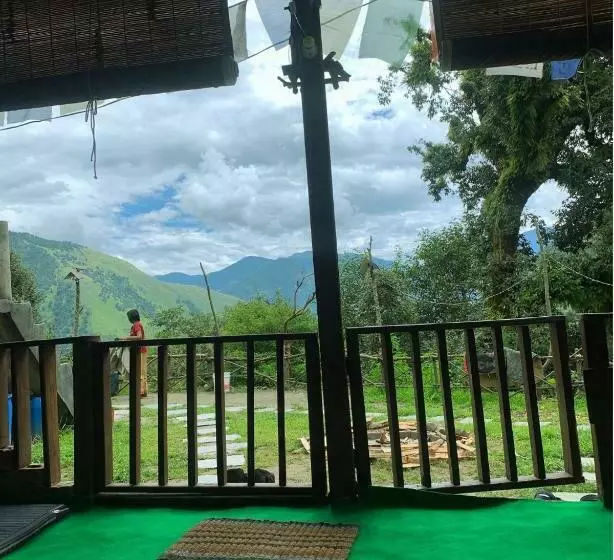 Yellow Bird Hostel & Cafe
