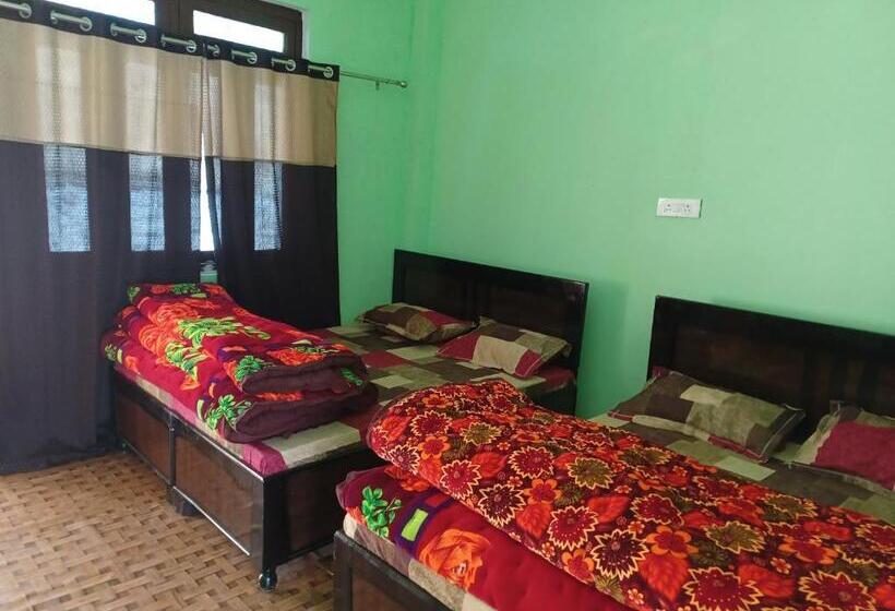 Пансион Aditya Guest House And Restaurant