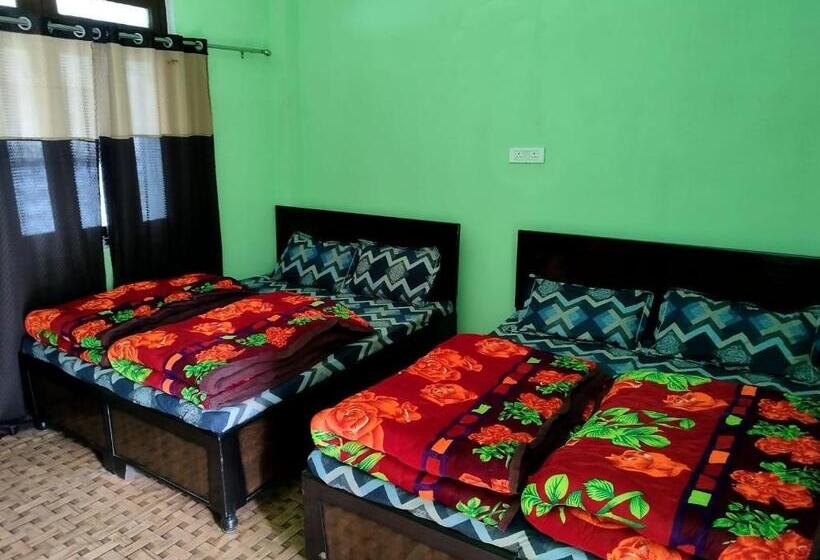 Пансион Aditya Guest House And Restaurant