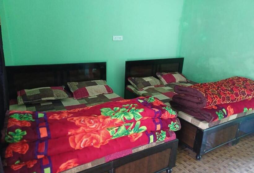 Пансион Aditya Guest House And Restaurant