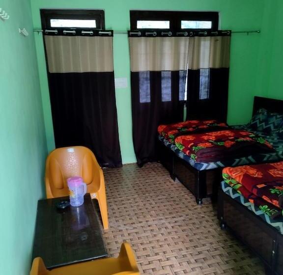 Пансион Aditya Guest House And Restaurant