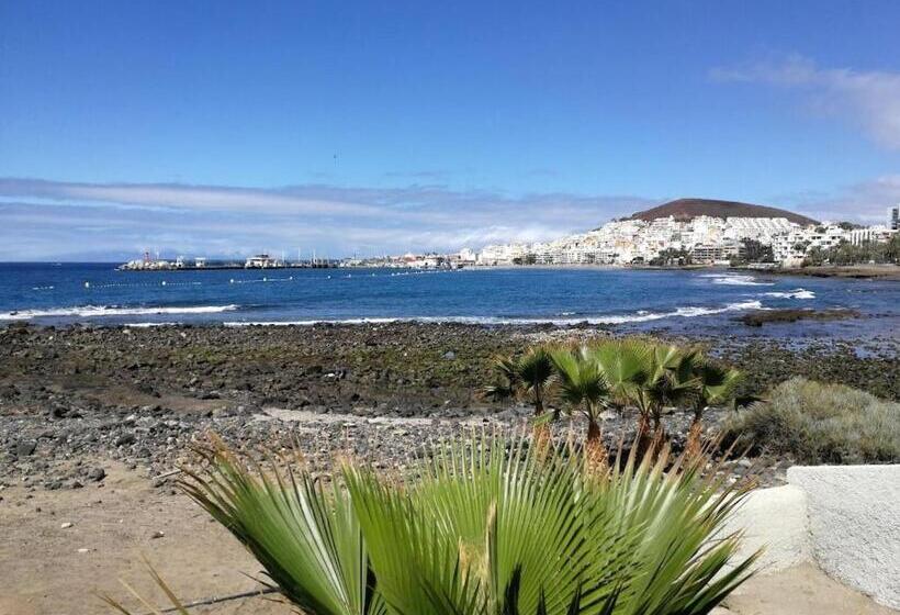 پانسیون Room In Lodge Big Room Tenerife Sur Private Bathroom Wifi