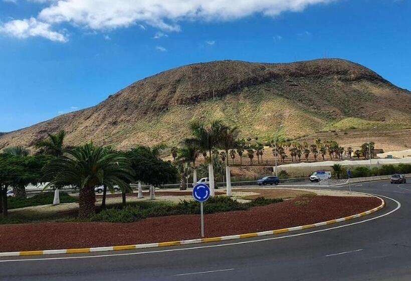 پانسیون Room In Lodge Big Room Tenerife Sur Private Bathroom Wifi