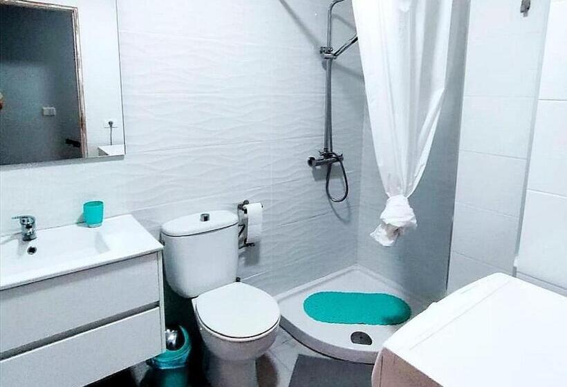 پانسیون Room In Lodge Big Room Tenerife Sur Private Bathroom Wifi