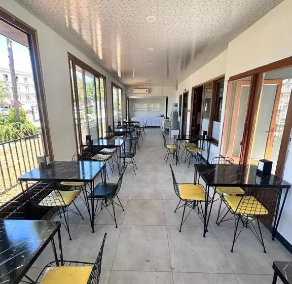 تختخواب و صبحانه Tan Otel