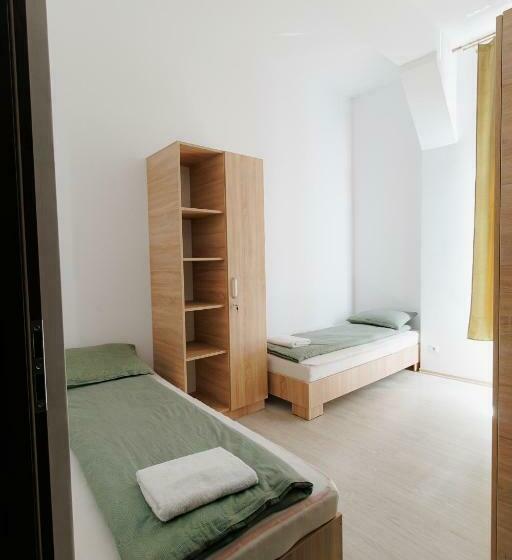 הוסטל Collegium Varadinum