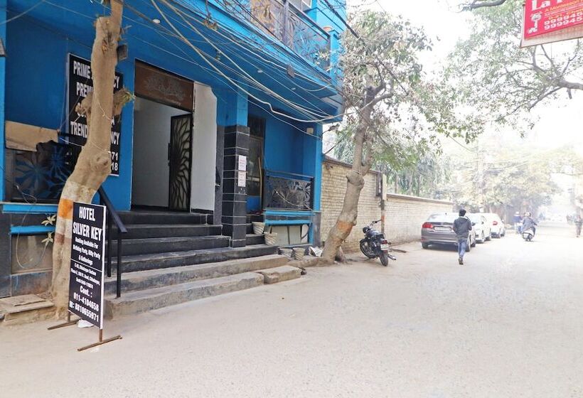 ホテル Trendy Residency