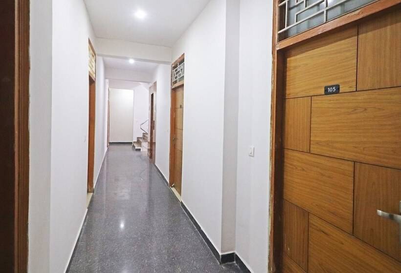 ホテル Trendy Residency