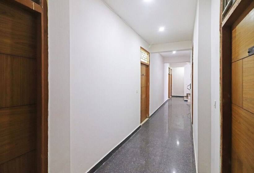 ホテル Trendy Residency