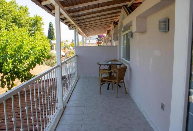 住宿加早餐  Aktaş Butik