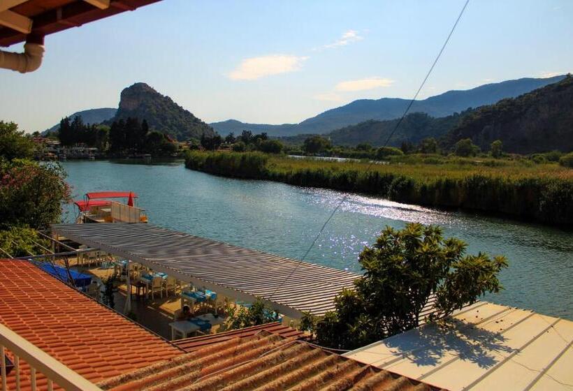 住宿加早餐  Aktaş Butik