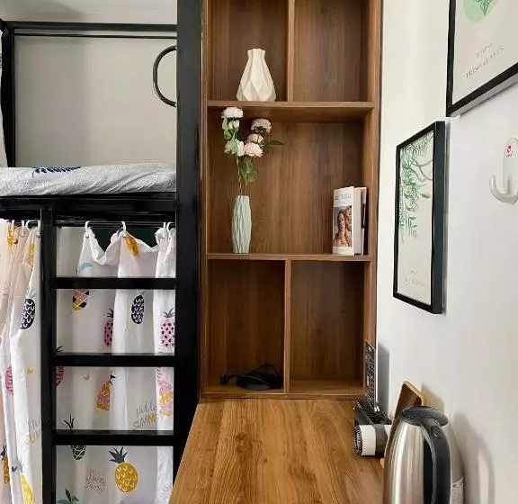 هتل کپسول Start House Capsule 5 Min Walk To The Airport