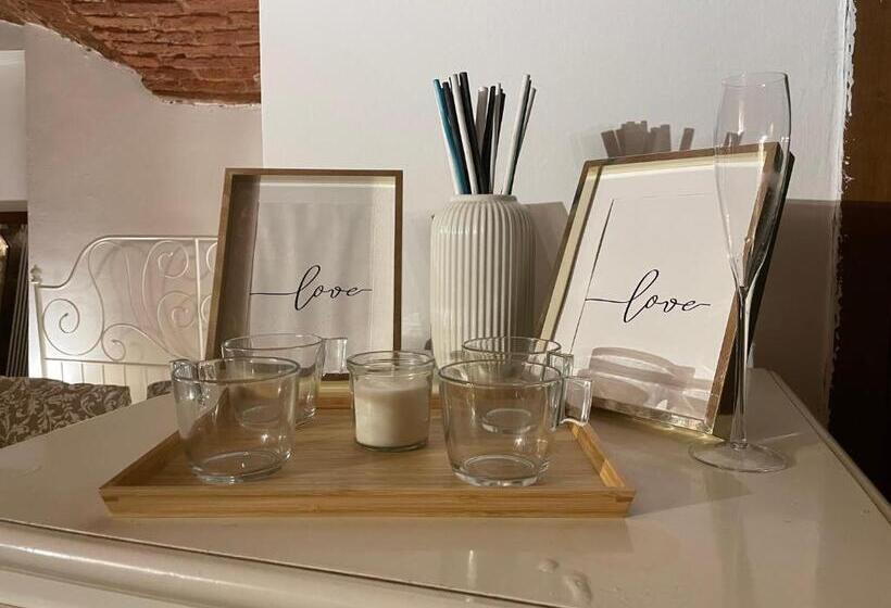 تختخواب و صبحانه Flo