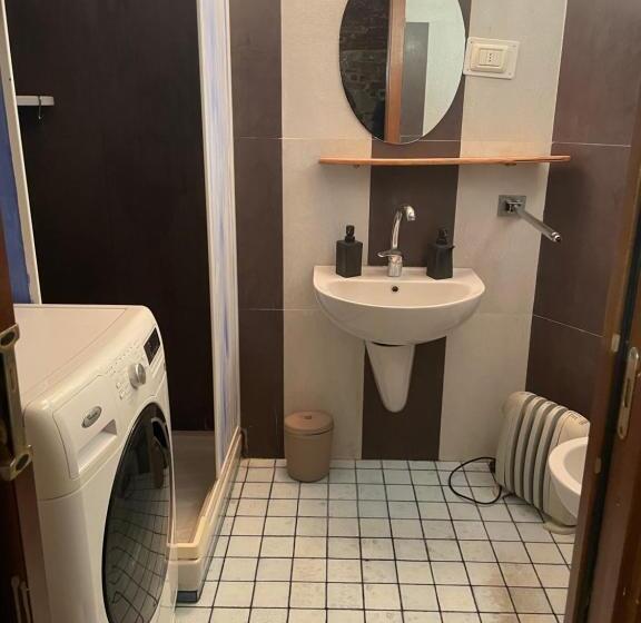 تختخواب و صبحانه Flo