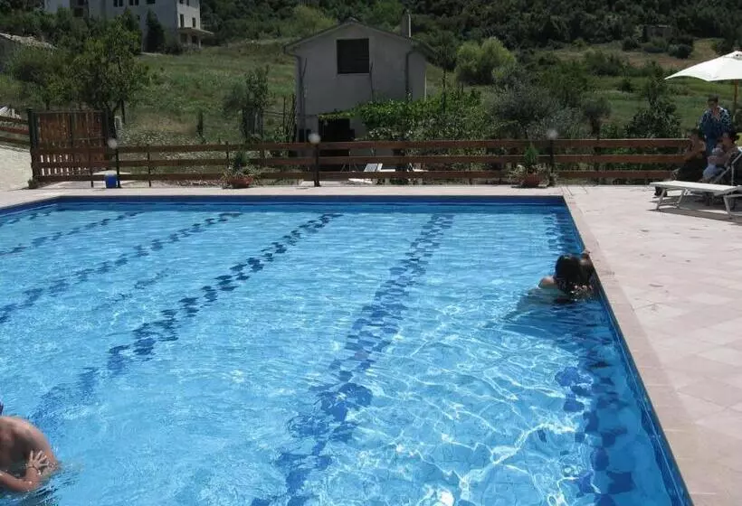 ホテル Agriturismo Il Tuccanese Di Russo Gerardo