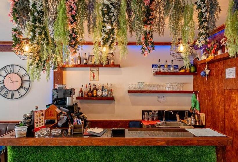 Общежитие Patong Social Hotel & Restaurant