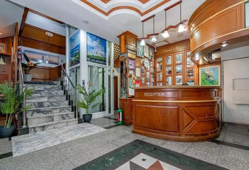 Retkeilymaja Patong Social Hotel & Restaurant