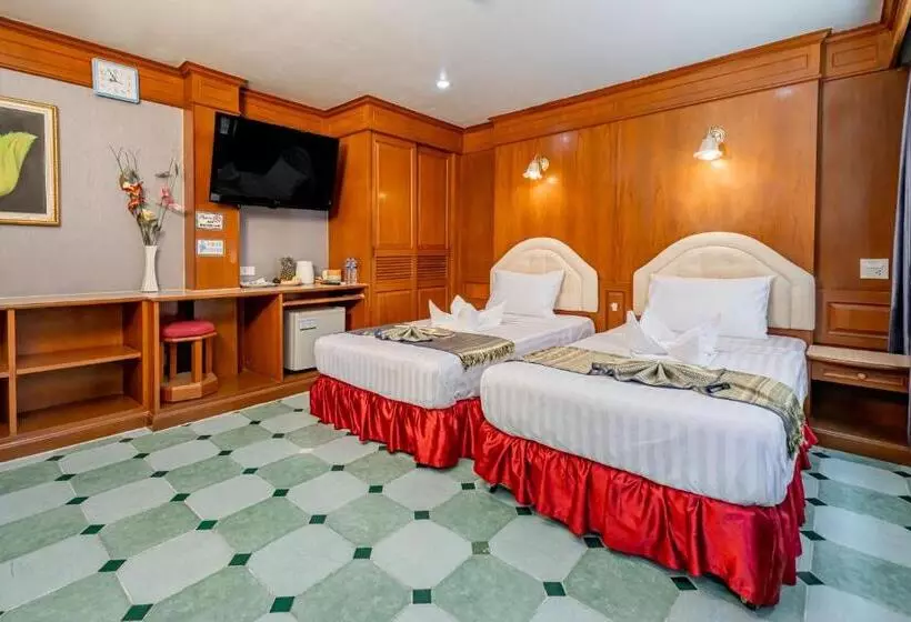 Retkeilymaja Patong Social Hotel & Restaurant