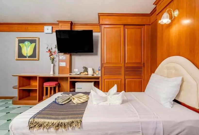 Retkeilymaja Patong Social Hotel & Restaurant