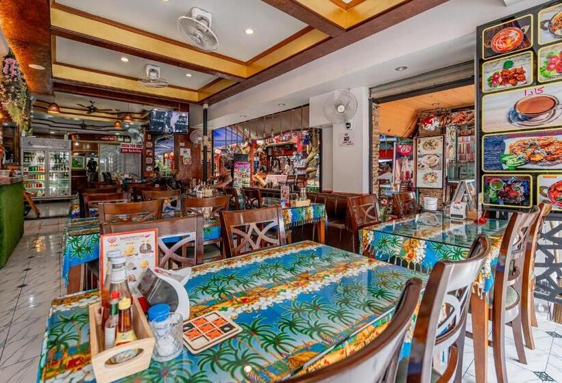 Общежитие Patong Social Hotel & Restaurant