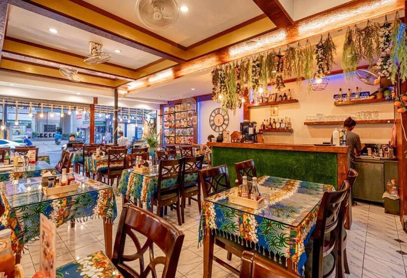 Общежитие Patong Social Hotel & Restaurant