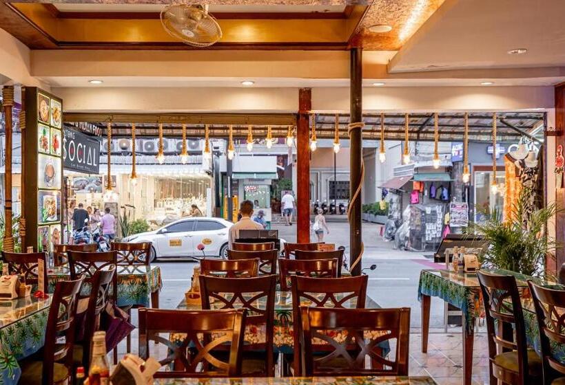 Общежитие Patong Social Hotel & Restaurant