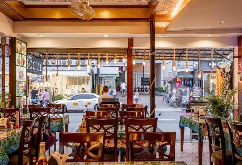 Retkeilymaja Patong Social Hotel & Restaurant
