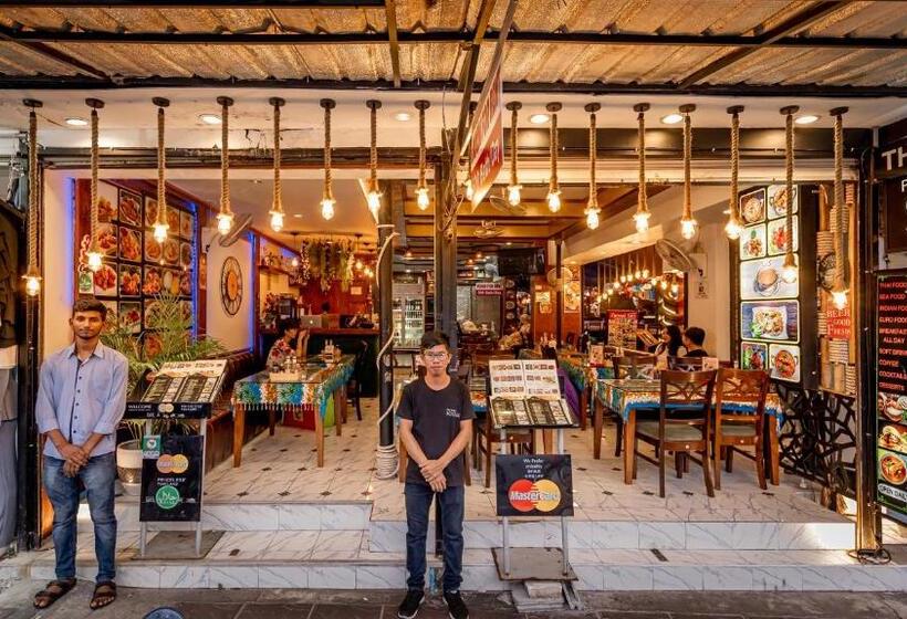 Общежитие Patong Social Hotel & Restaurant
