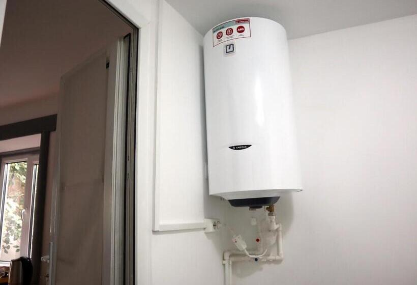 Esenin 1 Hostel & Bar