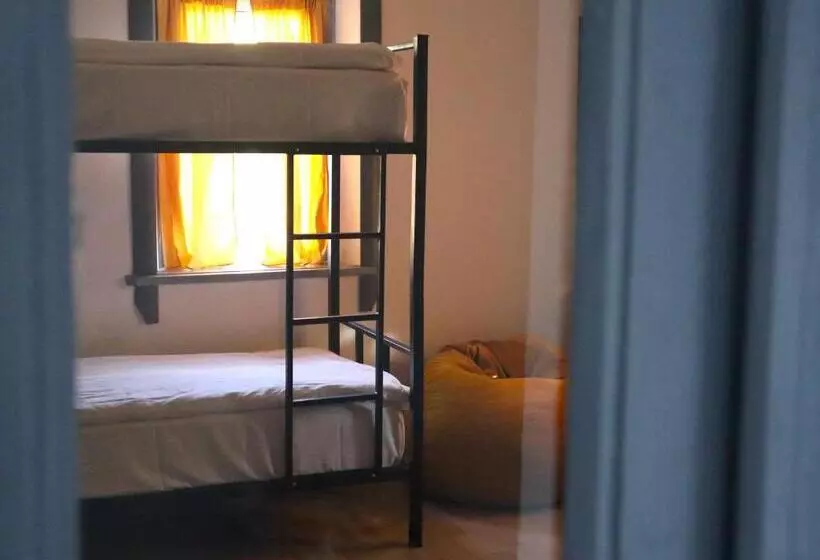 Esenin 1 Hostel & Bar