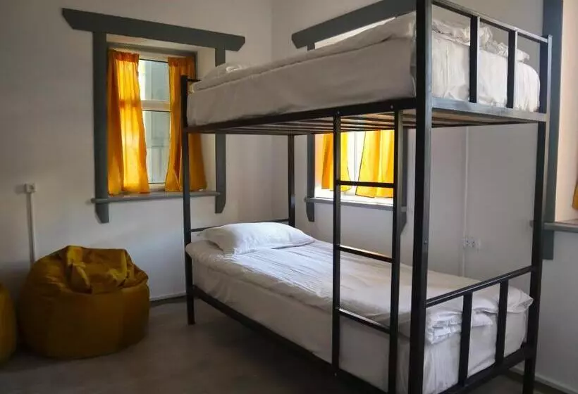 Esenin 1 Hostel & Bar