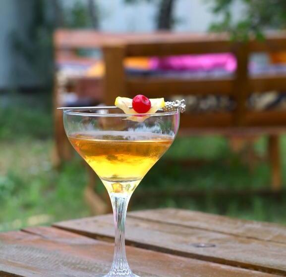 Esenin 1 Hostel & Bar