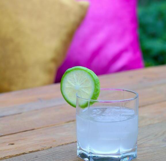 Esenin 1 Hostel & Bar