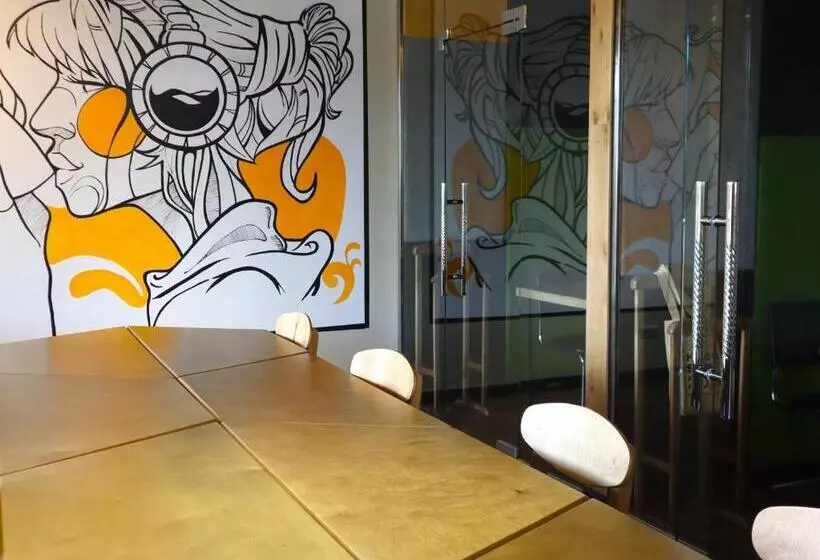 Esenin 1 Hostel & Bar