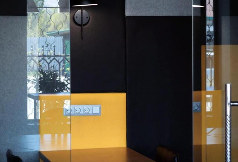 Esenin 1 Hostel & Bar