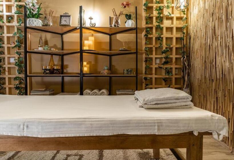 Esenin 1 Hostel & Bar