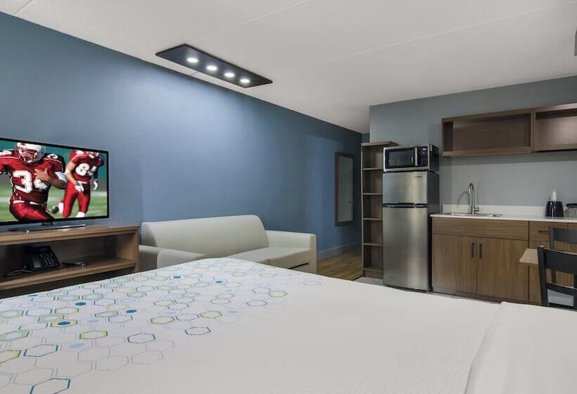 Otel Hometowne Studios By Red Roof And Conference Center Chicago N Aurora Naperville