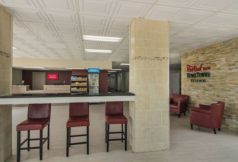 Otel Hometowne Studios By Red Roof And Conference Center Chicago N Aurora Naperville