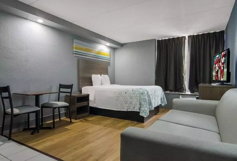 Hotelli Hometowne Studios By Red Roof And Conference Center Chicago N Aurora Naperville