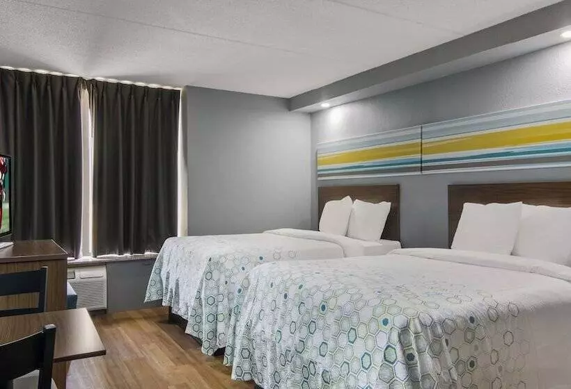 Hotelli Hometowne Studios By Red Roof And Conference Center Chicago N Aurora Naperville