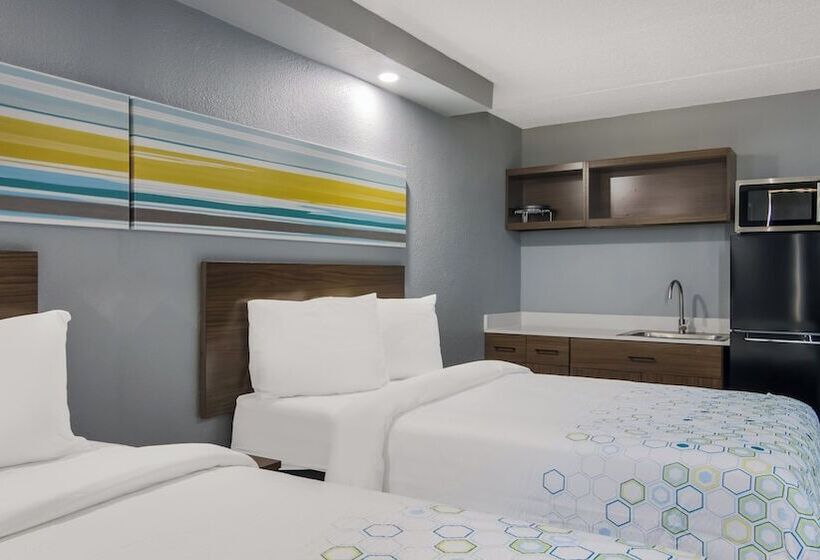 Otel Hometowne Studios By Red Roof And Conference Center Chicago N Aurora Naperville