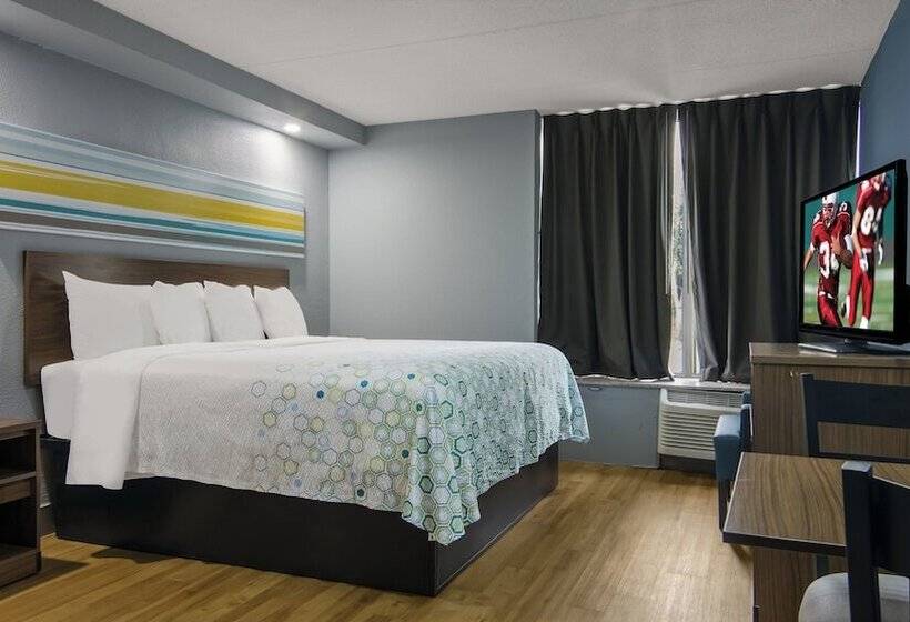 Otel Hometowne Studios By Red Roof And Conference Center Chicago N Aurora Naperville