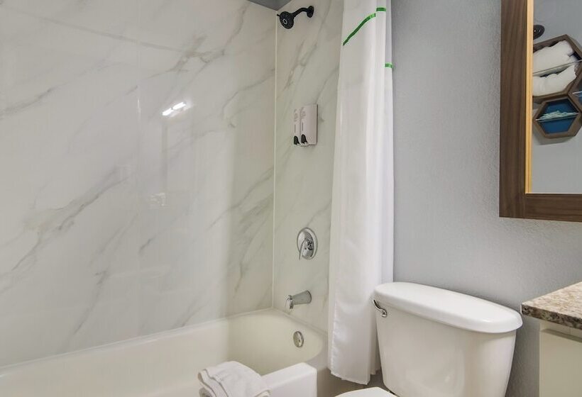 Otel Hometowne Studios By Red Roof And Conference Center Chicago N Aurora Naperville