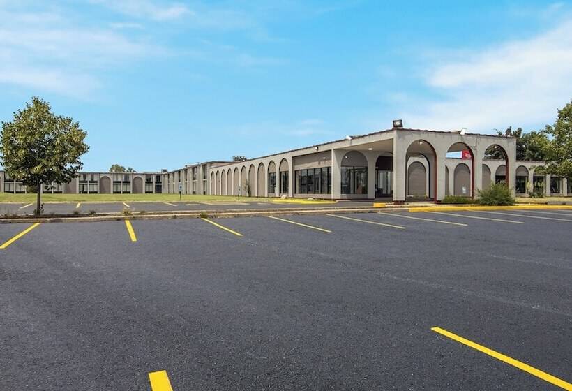 Otel Hometowne Studios By Red Roof And Conference Center Chicago N Aurora Naperville