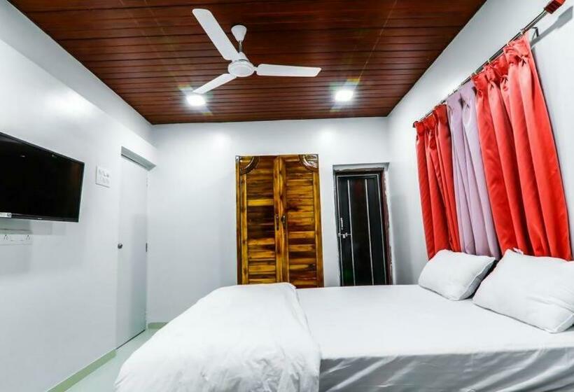 Отель Kaas Woods Resort, Satara